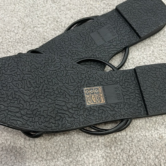 Black strappy sandals - Picture 4 of 4